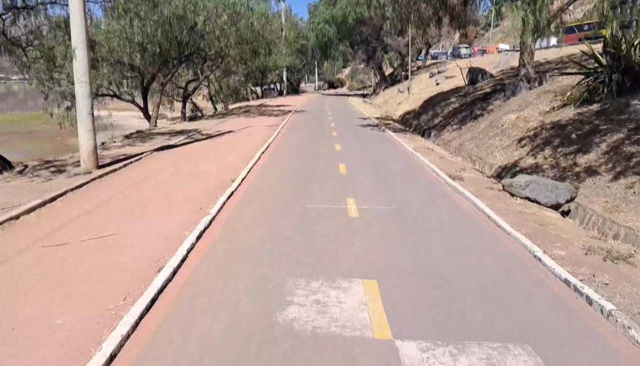 Conductor que sea sorprendido invadiendo la ciclovía deberá pagar una multa de Bs 10.000