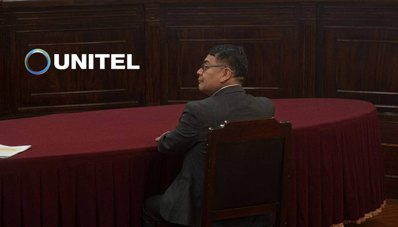 Exviceministro Aguilera queda arrestado hasta la reinstalación del juicio oral por la toma militar, dice abogado 