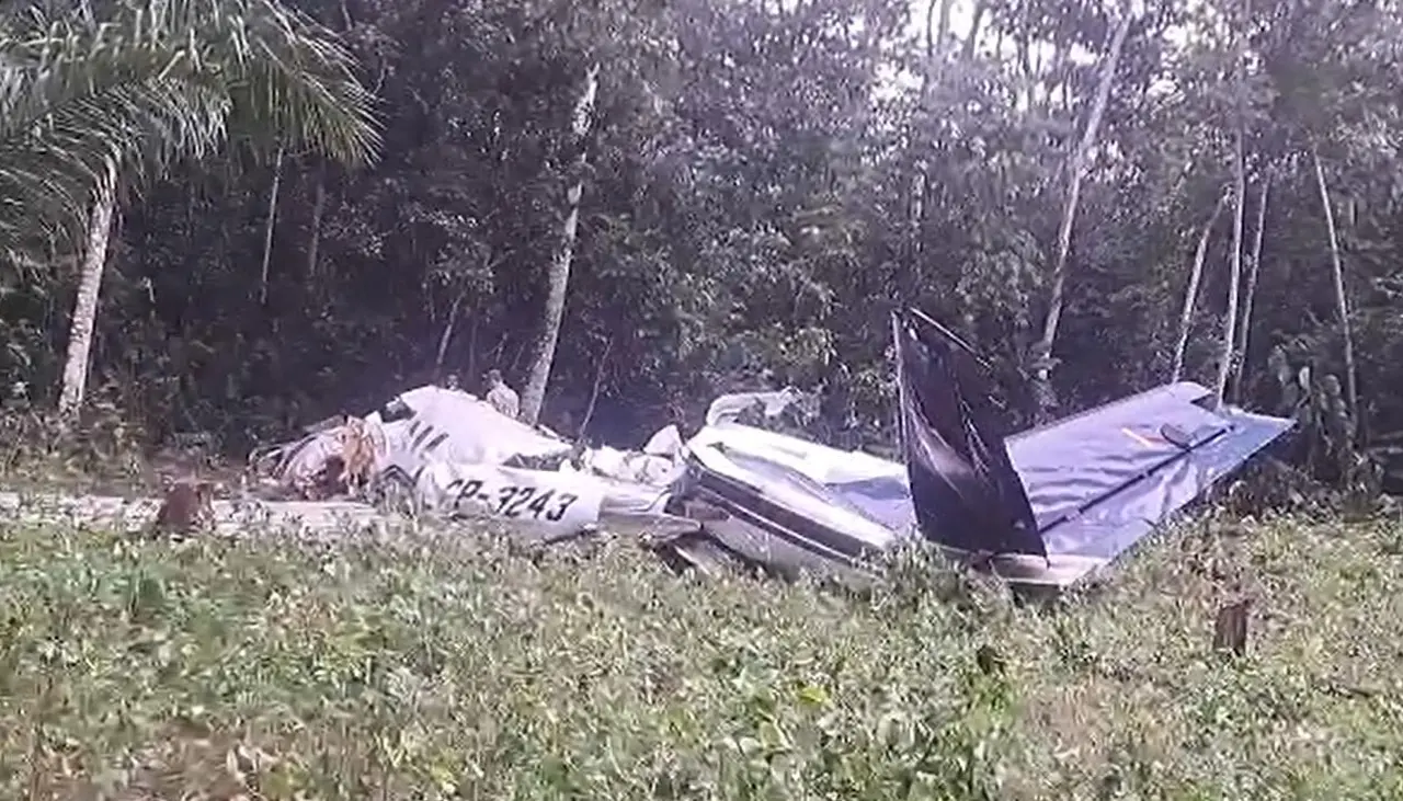 Sale a la luz video que muestra cómo quedó la aeronave caída en Cochabamba