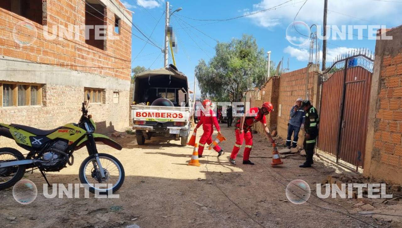 Hombre muere electrocutado cuando trataba de hacer una instalación desde un poste a una vivienda en Cochabamba 