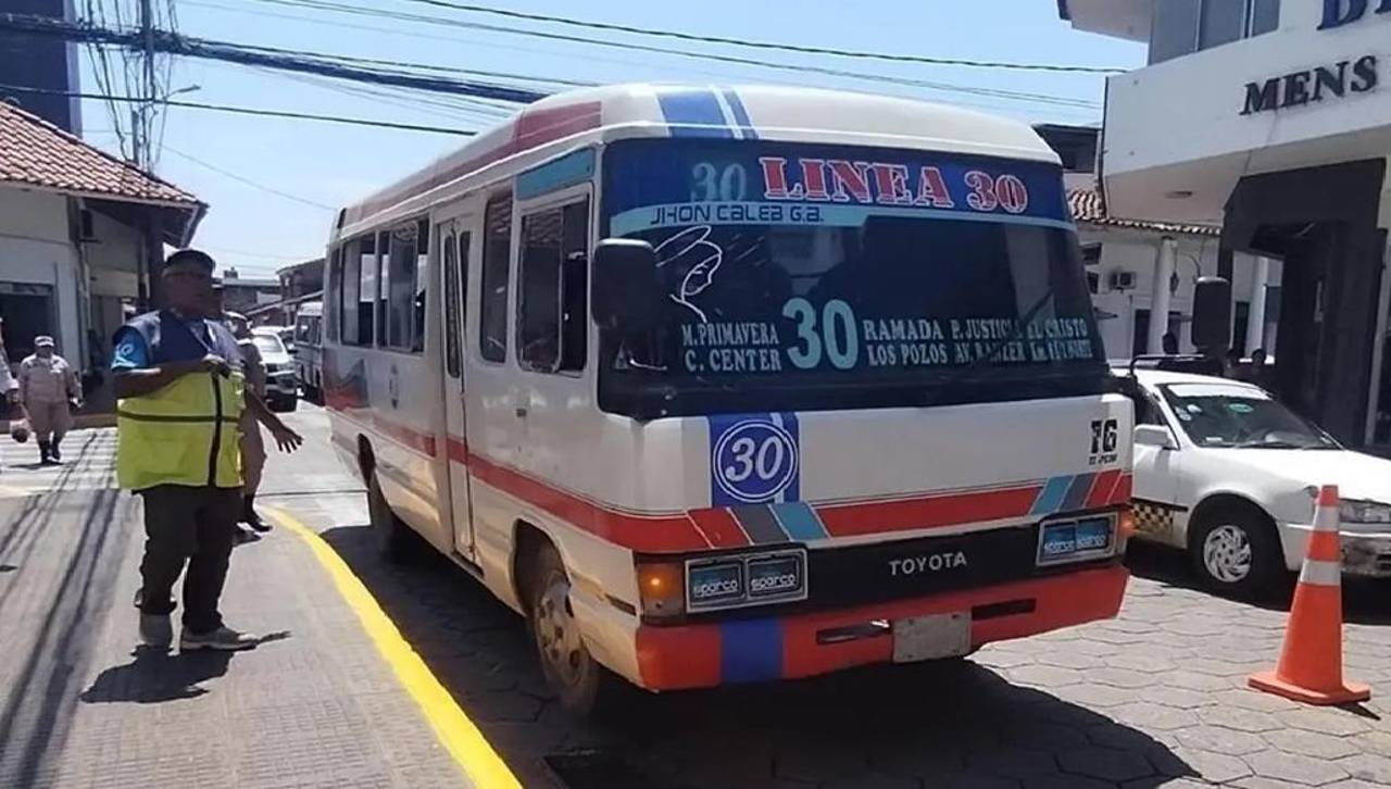 Transporte público cruceño da plazo hasta el viernes para resolver la problemática del diésel