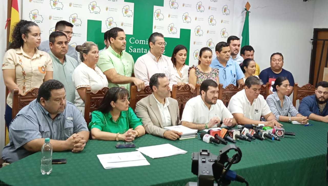 Cívicos y autoridades cruceñas alistan una “Comisión de defensa territorial” por Piso Firme