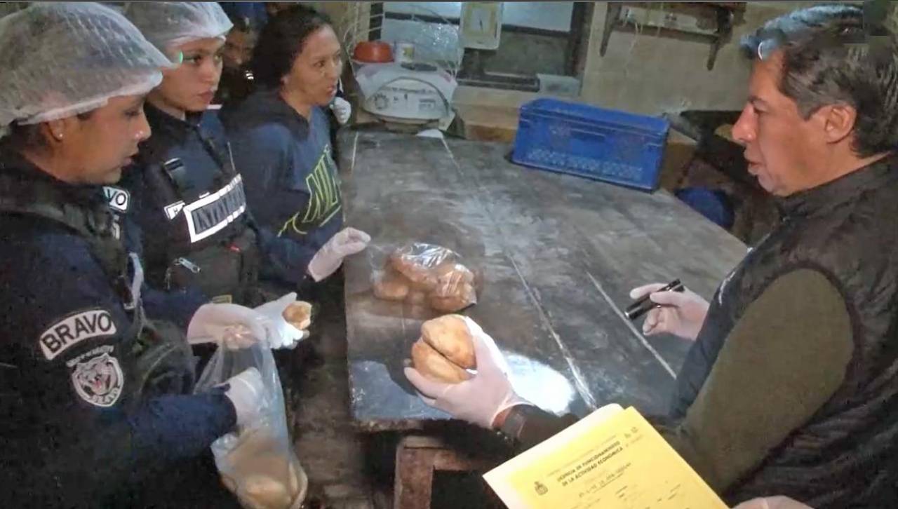 Intenso control en panaderías de Cochabamba para verificar que se cumpla con el peso y precio del pan de batalla