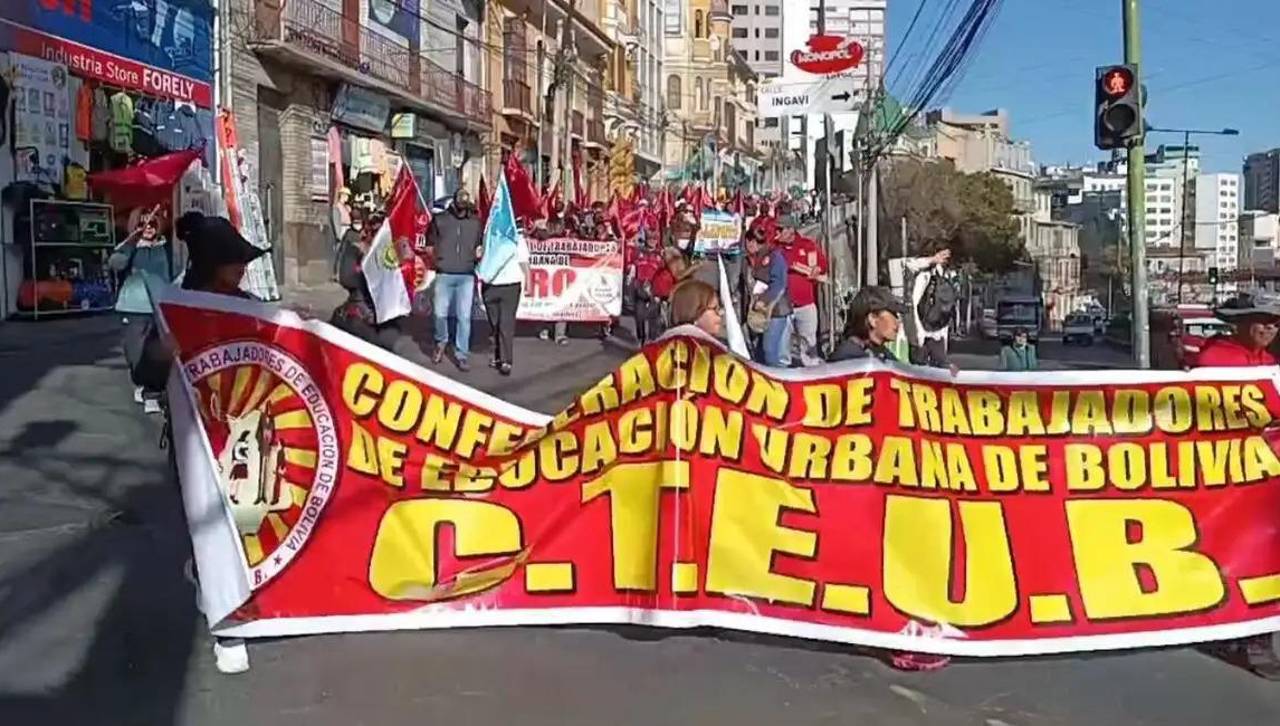 Maestros urbanos ratifican paro nacional para este viernes pese a convocatoria del Gobierno al diálogo