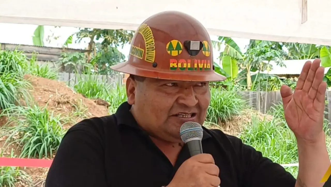 Ministro Santos afirma que la producción minera cayó al menos un 20% por falta de combustible