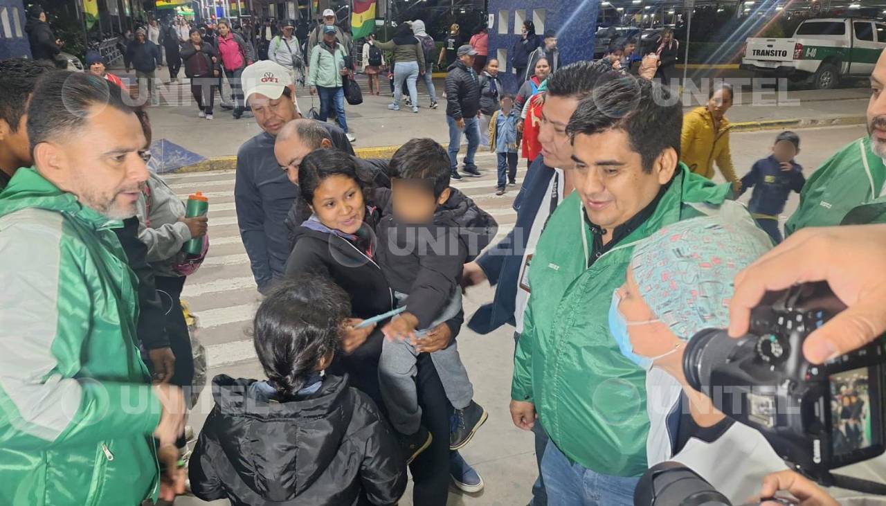 Sarampión en Santa Cruz: Arranca vacación escolar, comienzan controles a viajeros y vacunación en la Terminal Bimodal