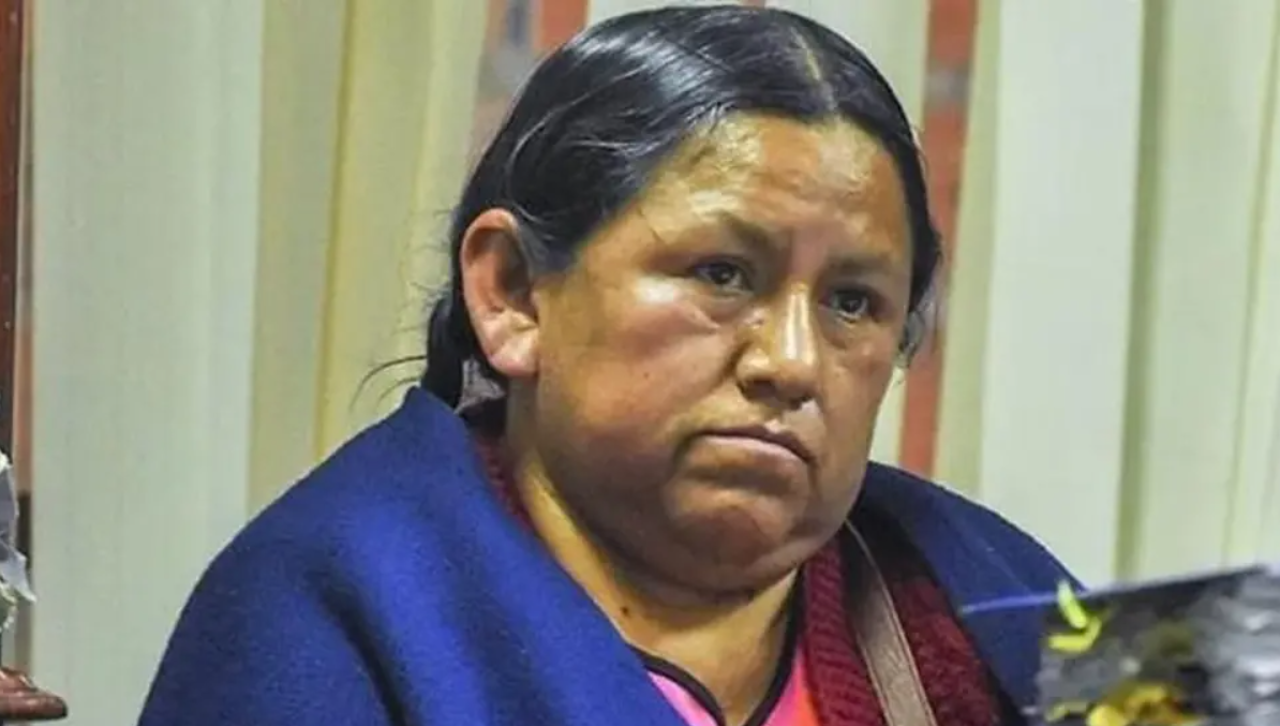 “Hace más de un mes que está activado”, dice Interpol sobre sello rojo contra Nemesia Achacollo
