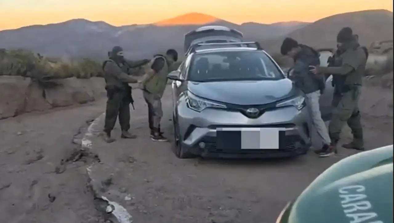 Video: Bolivianos son detenidos en Chile cuando intentan cruzar la frontera en vehículos robados