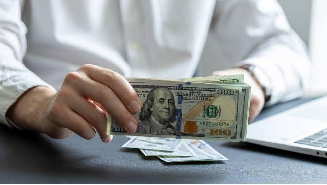 La cotización oficial del dólar registra un nuevo incremento para el viernes 10 de julio 
