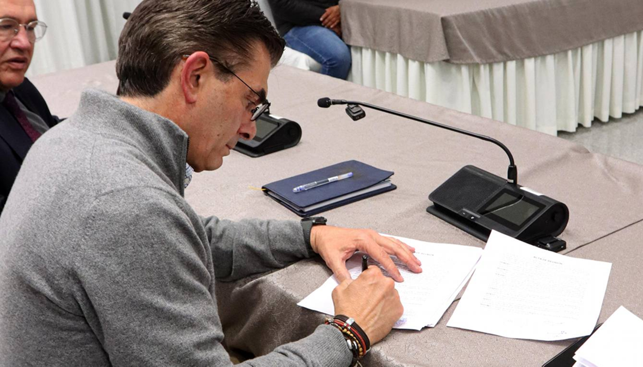 Con la firma digital, Rodrigo Paz dice que aprobará decretos y proyectos para que las obras avancen