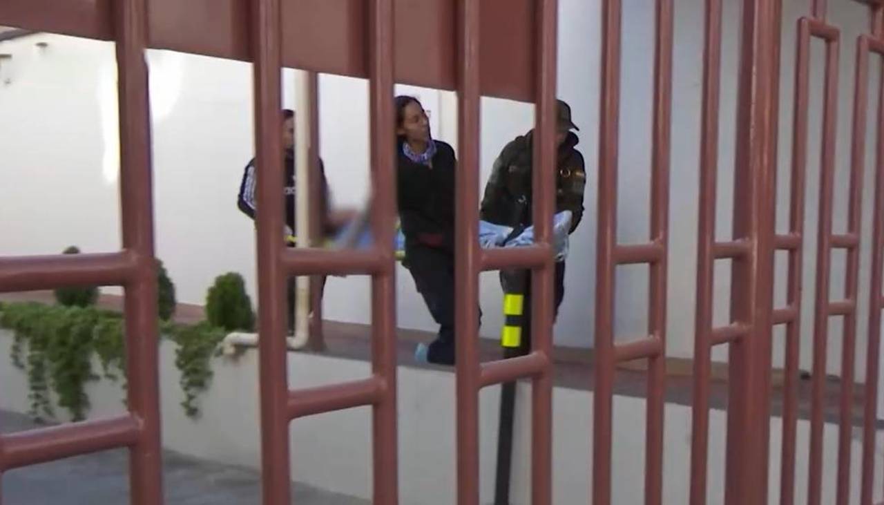 Presunta discusión entre una pareja acaba en tragedia, el hombre murió y la mujer quedó herida