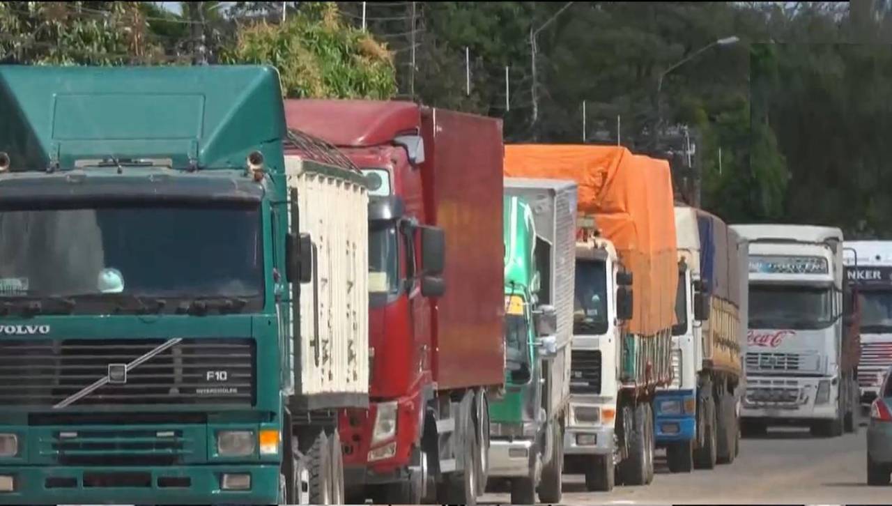 Falta de diésel: Ministro de Hidrocarburos atribuye las filas en los surtidores a la corrupción