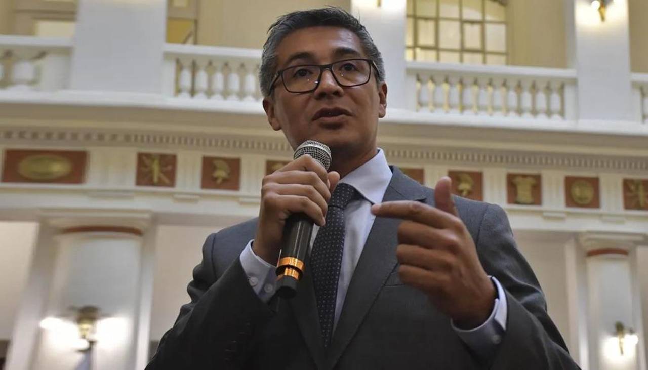 Ministro de Economía se pronuncia ante la variación del dólar referencial del BCB