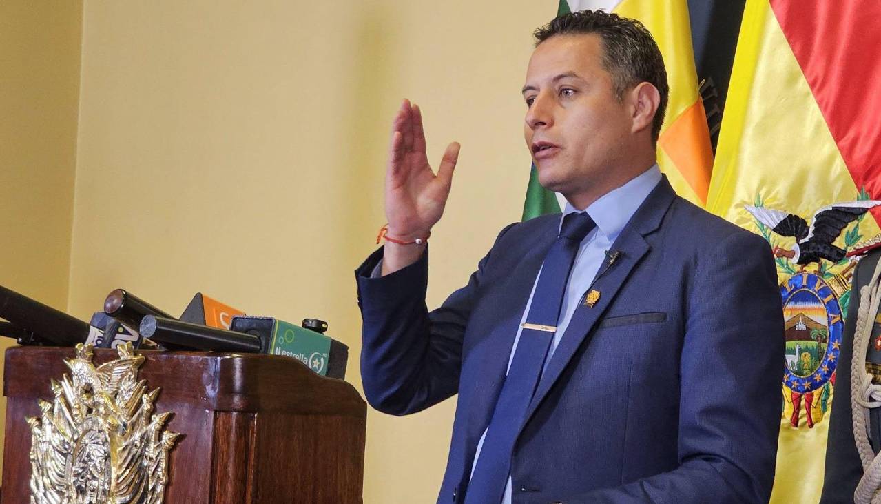 Lara sobre intervención a YPFB: “No va a solucionar el problema de las filas de diésel, el contrabando y la corrupción”