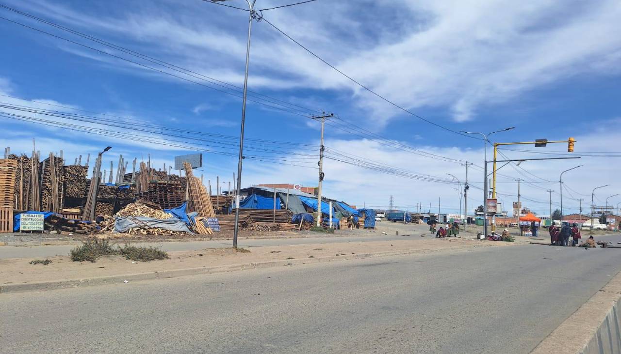 ABC reporta 17 puntos de bloqueo este lunes en carreteras importantes de La Paz