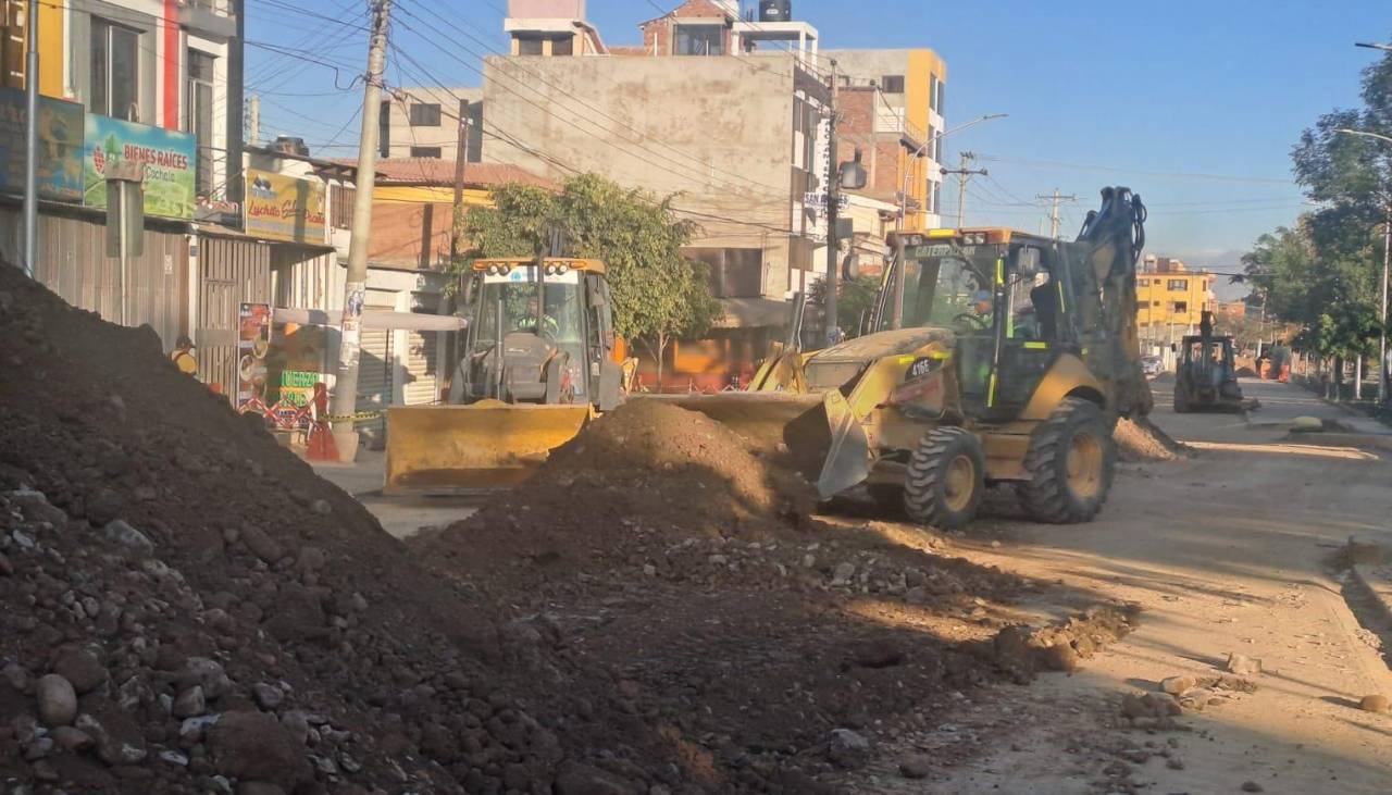 Paralizan trabajos de asfaltado en Cochabamba por la falta de dotación de diésel 