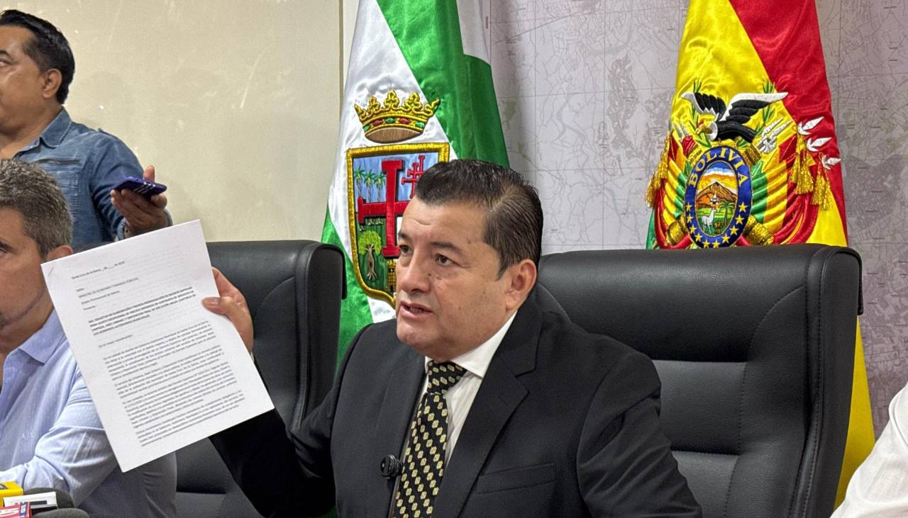 Caso pavimento: Alcalde pasa su segunda noche en celdas policiales y este jueves será puesto ante un juez