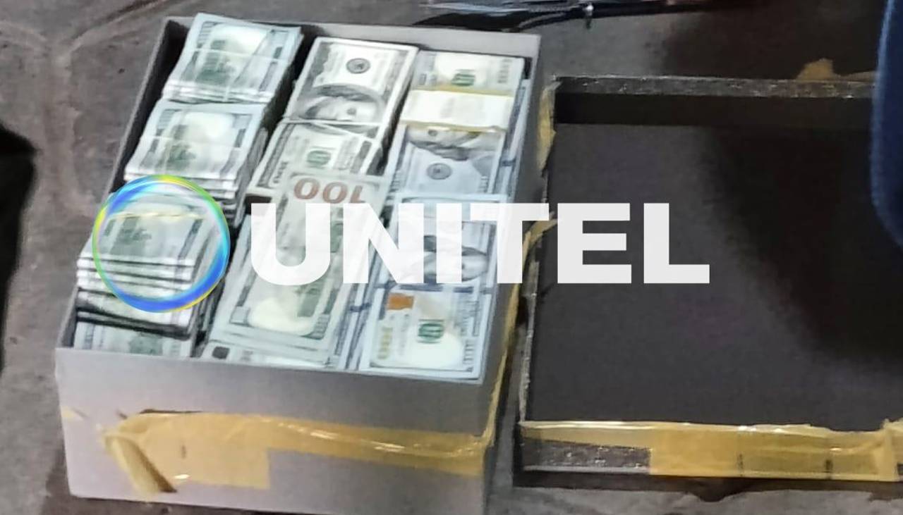 Hallan una caja con fajdos de dólares y bolivianos donde fue aprehendido Jhonny Fernández, confirma la Policía