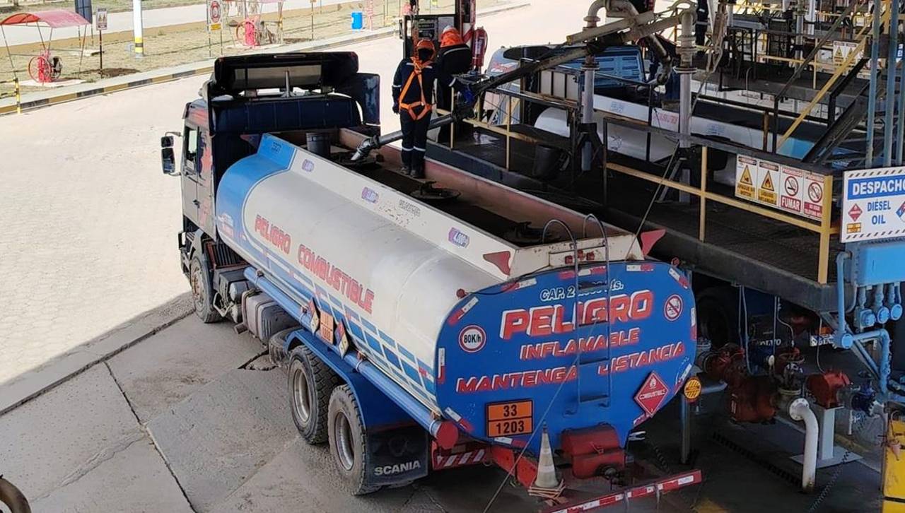 YPFB: Bloqueo en accesos a la planta de Senkata frena despachos de combustibles en La Paz