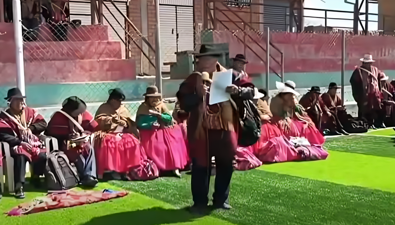 Campesinos de La Paz anuncian bloqueo indefinido desde el miércoles por la gasolina y la ley de conversión de tierras