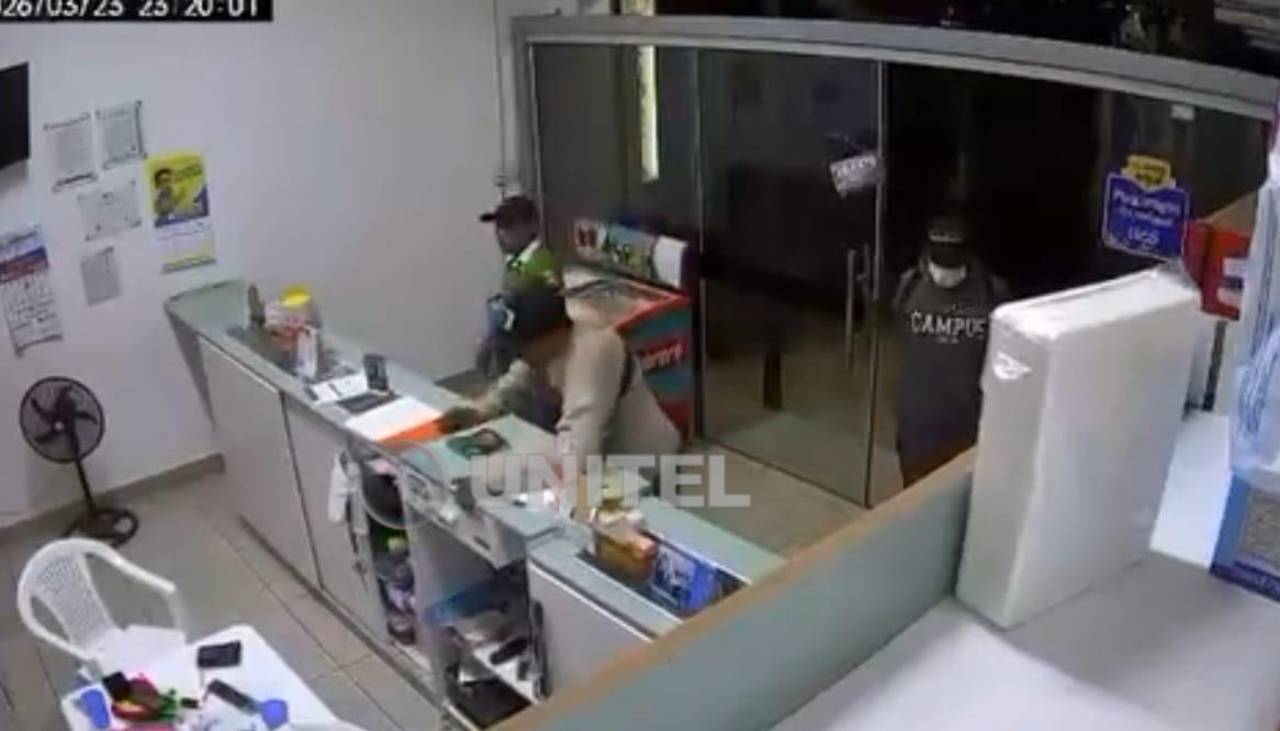 Tres delincuentes roban una farmacia y amenazan a una trabajadora