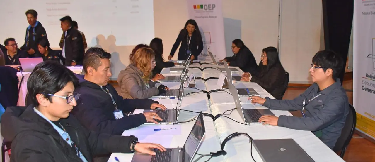 Vocal del TSE anuncia fechas del cómputo final y convocatoria a balotaje