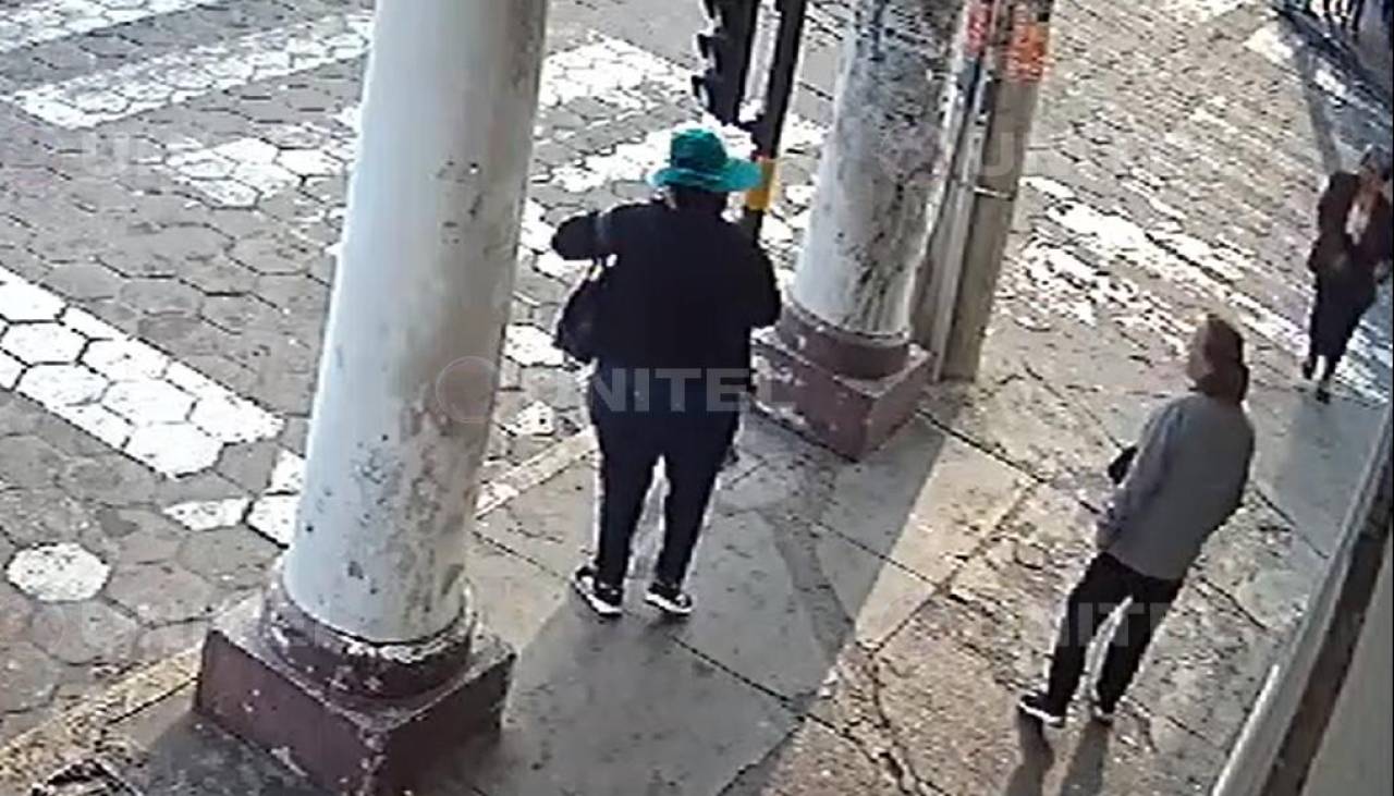 Video: En pleno centro cruceño engañan a una mujer con el ‘cuento del tío’ para robarle dinero