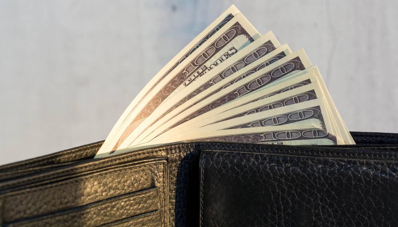 ¿Cuánto dinero tenía en su poder Roger Mariaca al momento de su aprehensión?