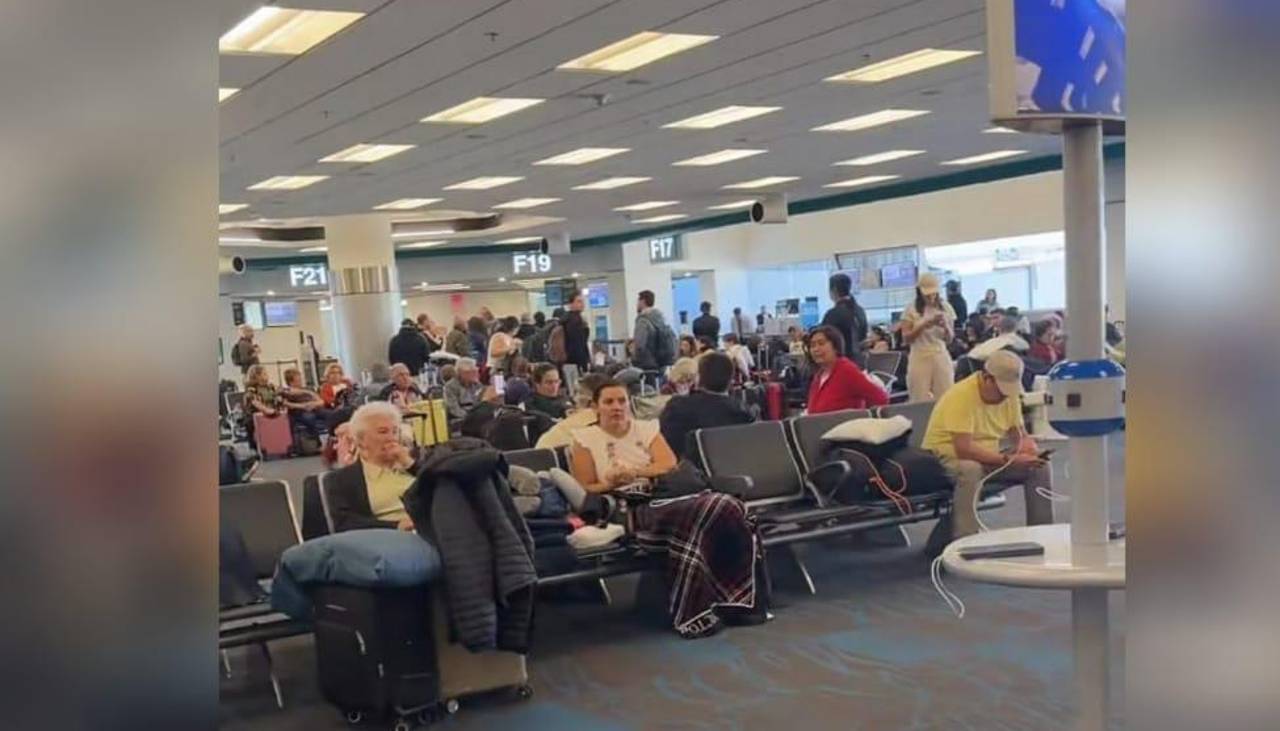 Denuncian que unos 300 pasajeros de BoA están varados más de 15 horas en Miami