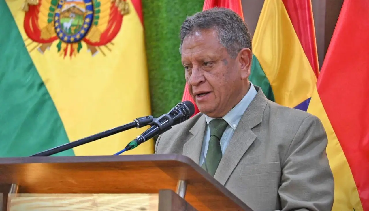 Ministro de Gobierno dice que se respetará la carrera policial y habla de un “cambio profundo” en la institución verde olivo