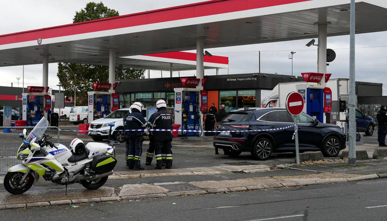 Un hombre dispara desde un auto en las afueras de París y deja un muerto y cuatro heridos