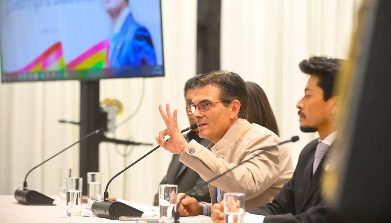 Rodrigo Paz anuncia que el satélite Tupac Katari será sometido a una auditoría