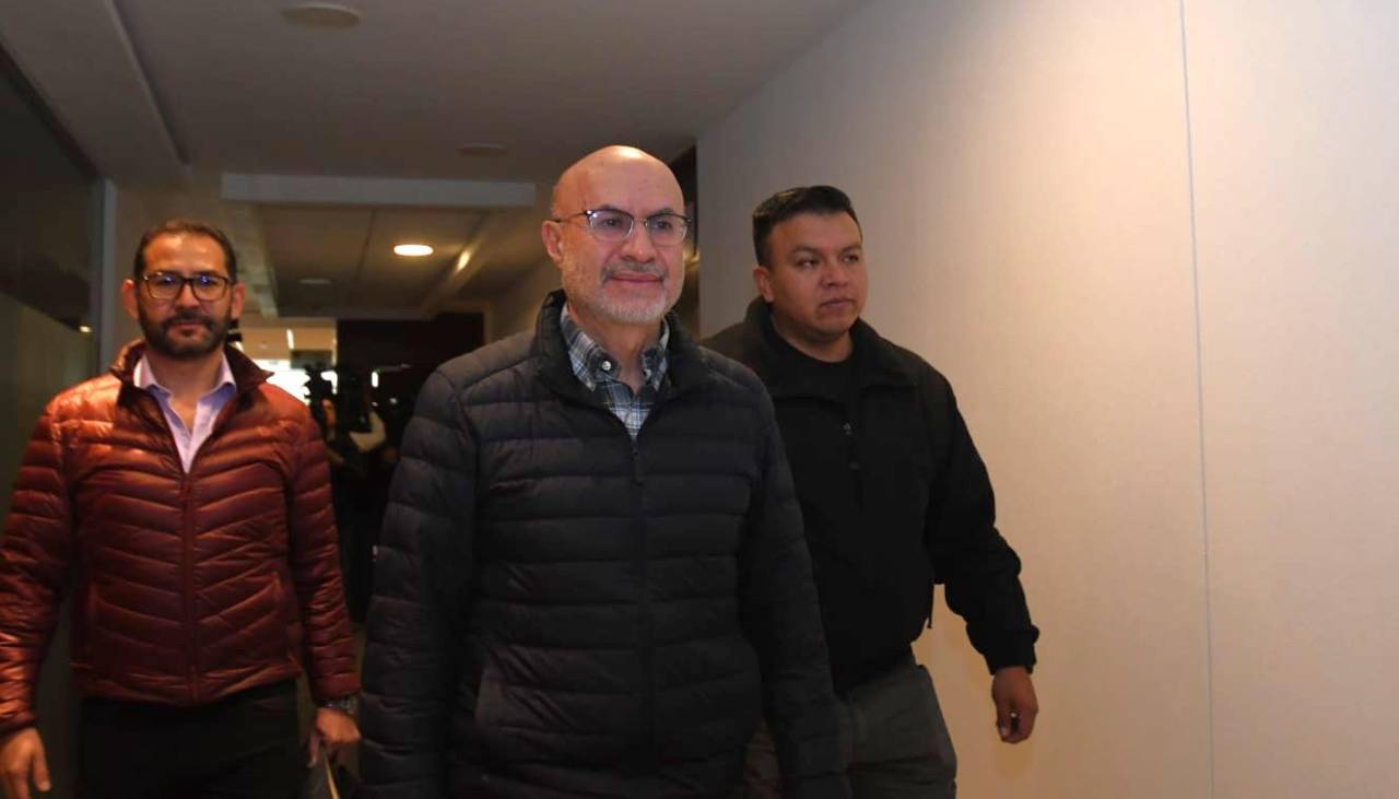 Tres ministros llegan a la Comisión de Constitución del Senado para explicar el reglamento de Estados de excepción