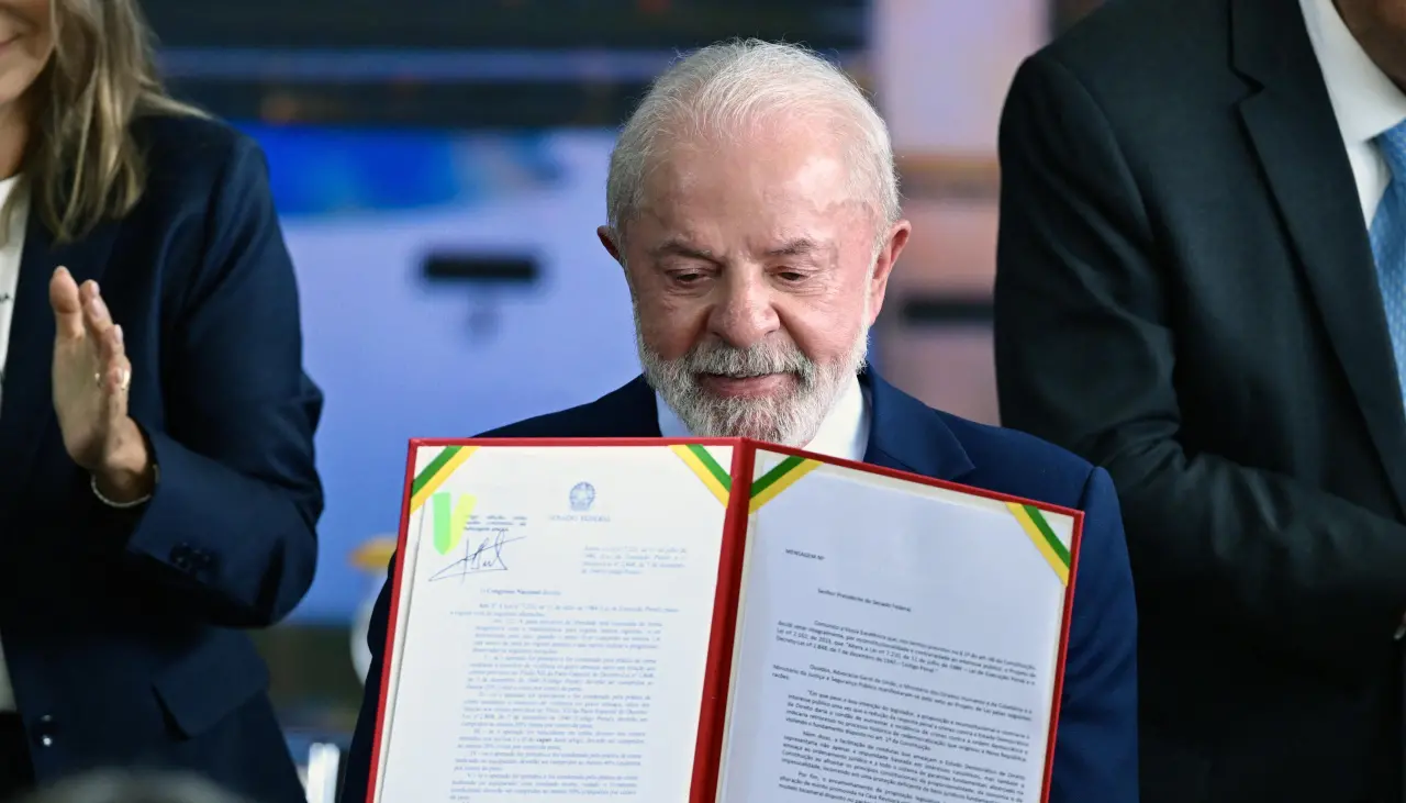 Lula veta la ley que aminora la pena de Bolsonaro y otros condenados por el intento de golpe en Brasil