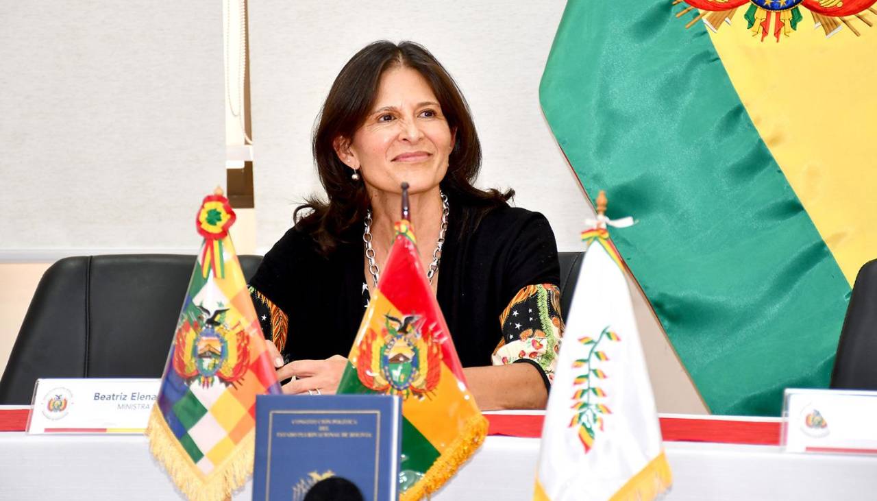 Ministra de Educación se abre a revisar la Ley Avelino Siñani y trabajar una nueva norma