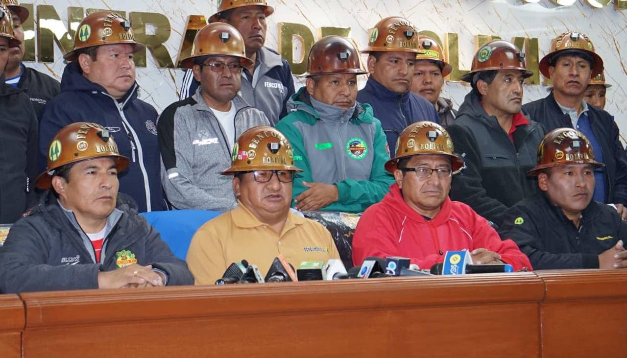 Fencomin advierte que la COB no los representa y niega favorecimientos del Gobierno