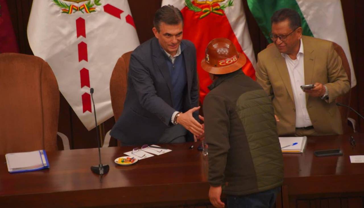 Diálogo en “cuarto intermedio”: Ministro anuncia comisión por el pedido de la COB de liberar detenidos