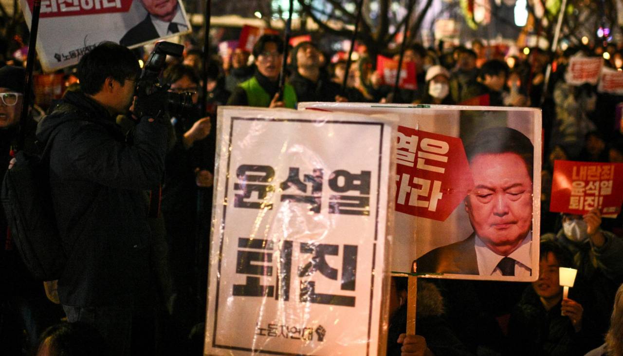 La oposición de Corea del Sur presenta una moción de censura para destituir al presidente