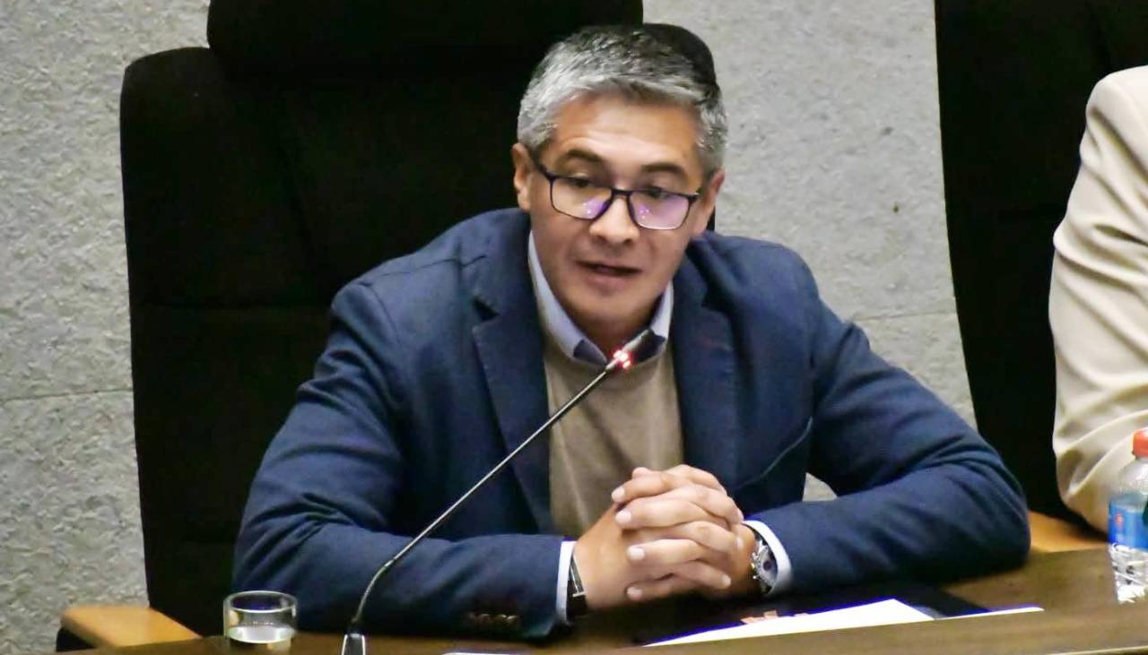 Ministro Espinoza niega evasión u omisión de impuestos en la compra de vehículo y presenta documentos