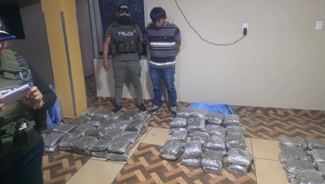 Acusados de atracar casa de cambio tenían en su poder más de 100 ladrillos de marihuana, según la Policía
