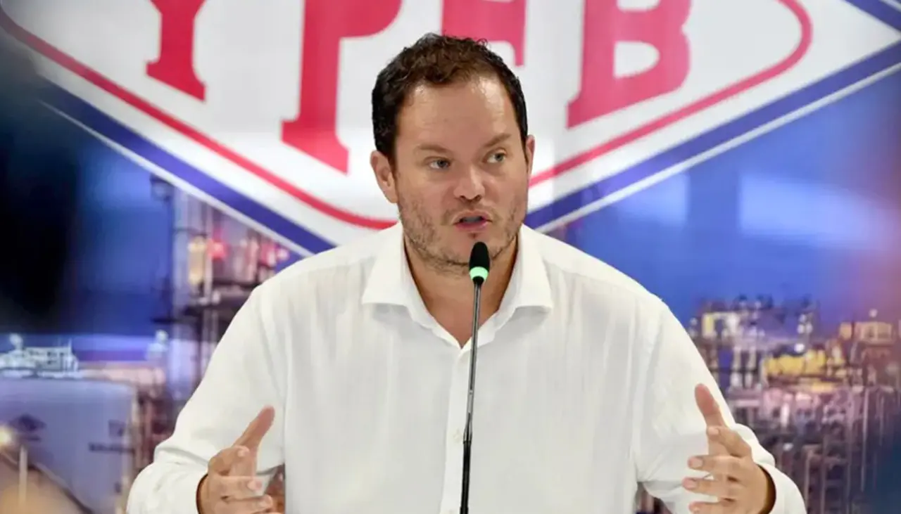 Ministro de Gobierno dice que Dorgathen “fugó” y sospecha por fotografías que está en Brasil