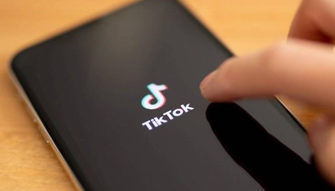 Trump propone dividir propiedad de TikTok en EEUU y pospondrá su prohibición