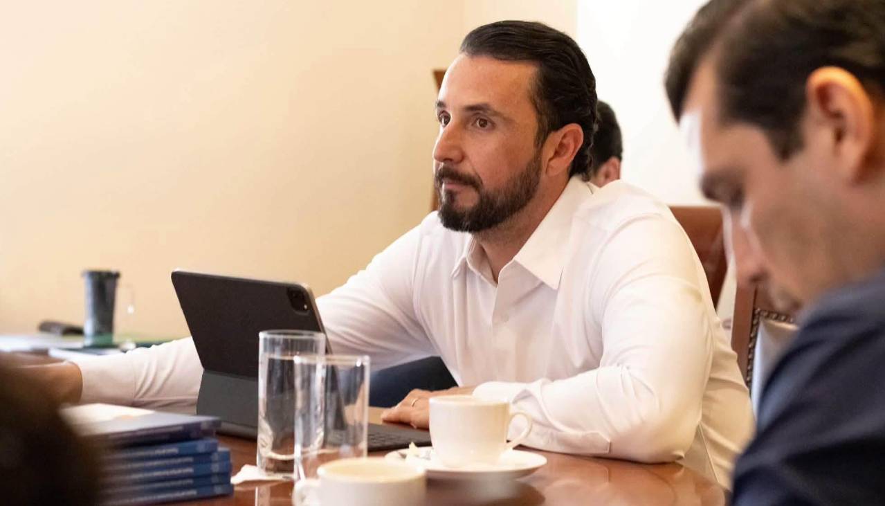 Gobernador cruceño pide diálogo ante anuncio de paro y propone focalizar subsidio al transporte