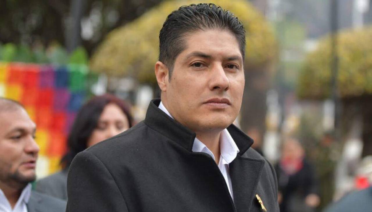 Aprehenden en Cochabamba a exministro de Medio Ambiente y lo trasladan a La Paz 