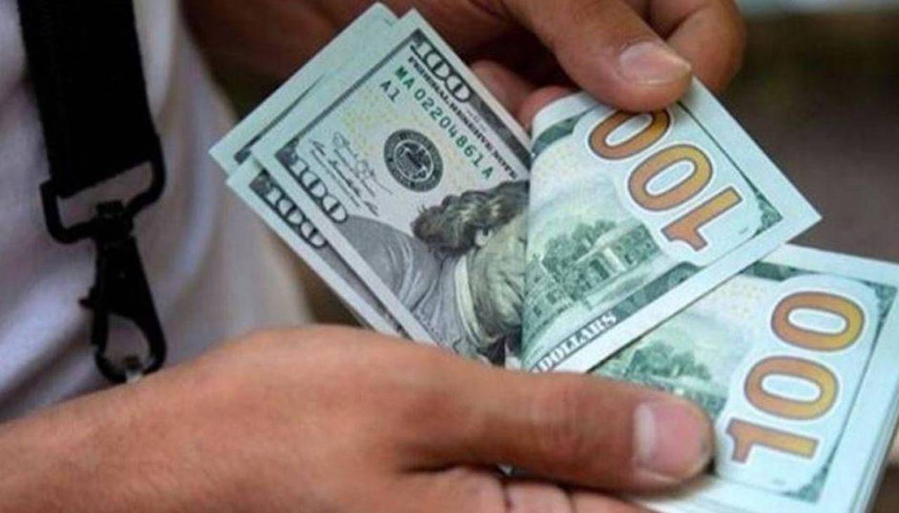 Espinoza reconoce que el tipo de cambio oficial del dólar “está reducido a muy pocas operaciones”