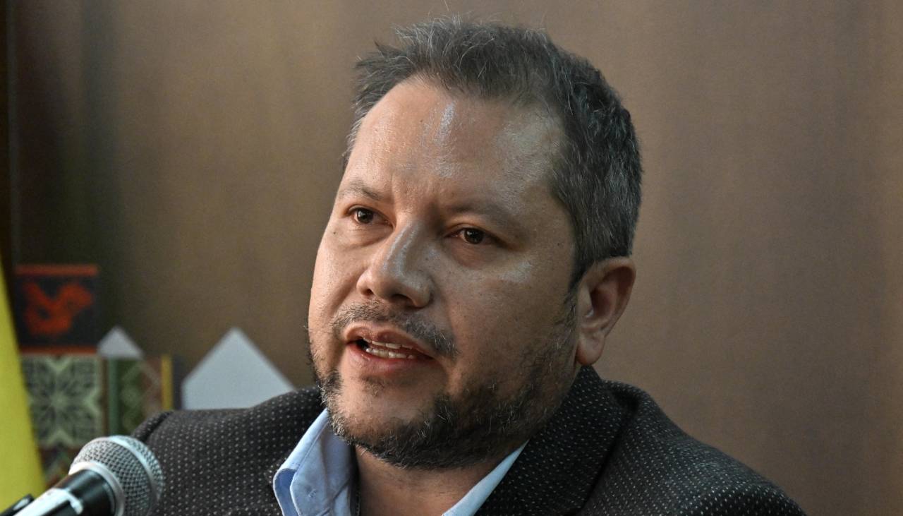 “Día a día conseguimos recursos”: Ministro de Hidrocarburos evita responder hasta cuándo se garantiza el combustible