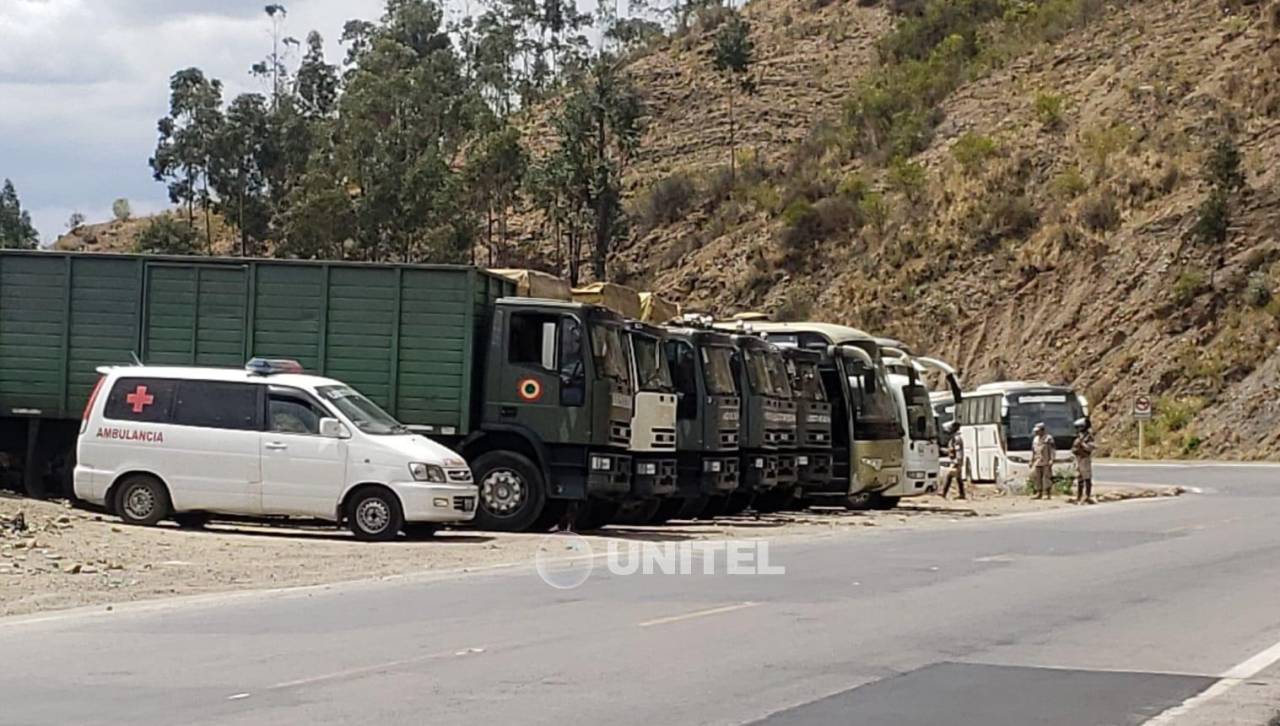 Día 21 de bloqueos: Del Castillo dice que por estrategia no puede dar fecha para desbloquear vías de Cochabamba hacia oriente