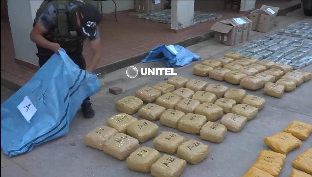 Santa Cruz: Hallan 346 paquetes de droga al interior de un vehículo en la zona de La Angostura