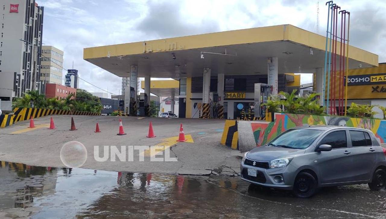 Ministro proyecta que hasta este domingo por la noche se normalice el abastecimiento de gasolina en Santa Cruz