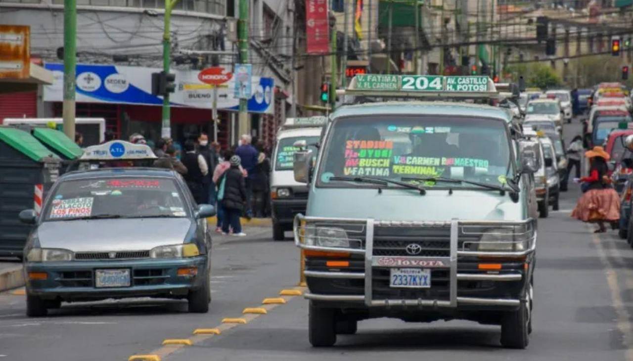 ¿Cuál será la tarifa del pasaje escolar en minibuses en La Paz? Esto dicen la Alcaldía y los choferes